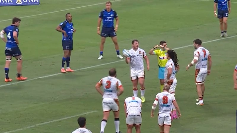 Commentator taps out after losing voice