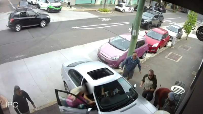 Car ploughs into outdoor diner at Sydney cafe