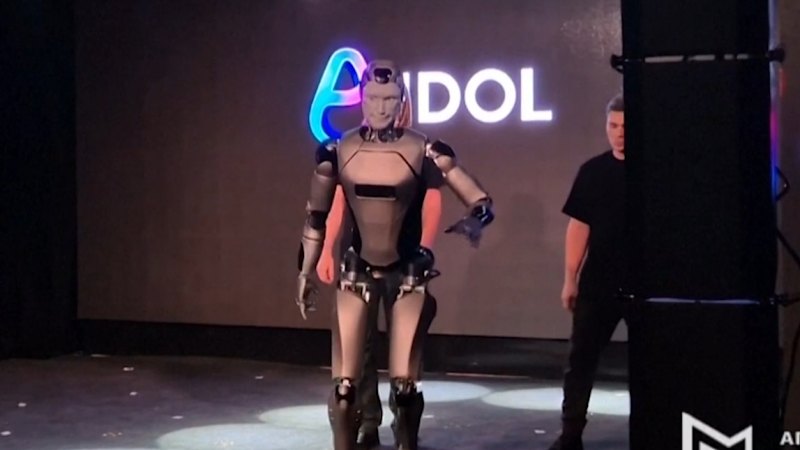 Russia's AI robot falls on 'face' in debut reveal