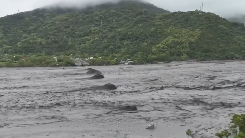Deadly typhoon continues to ravage Hong Kong and China
