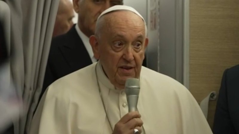 Pope's health condition worsens again