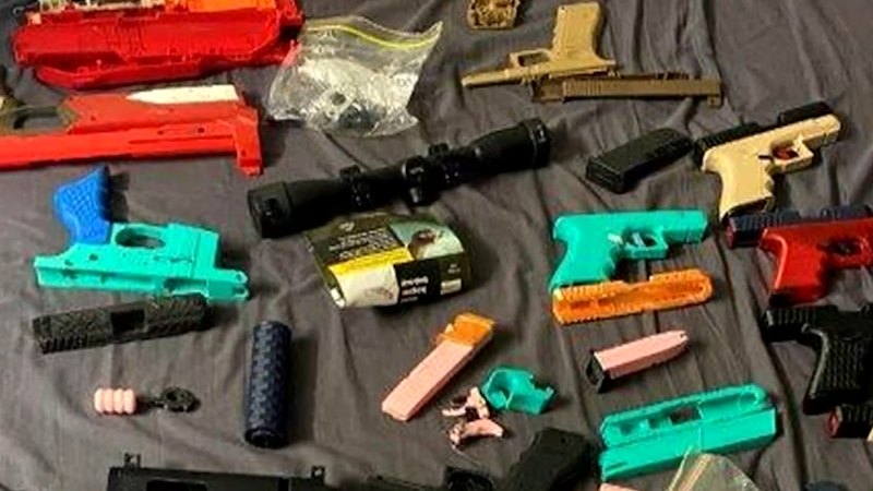 Police seize more than 500 guns in raids
