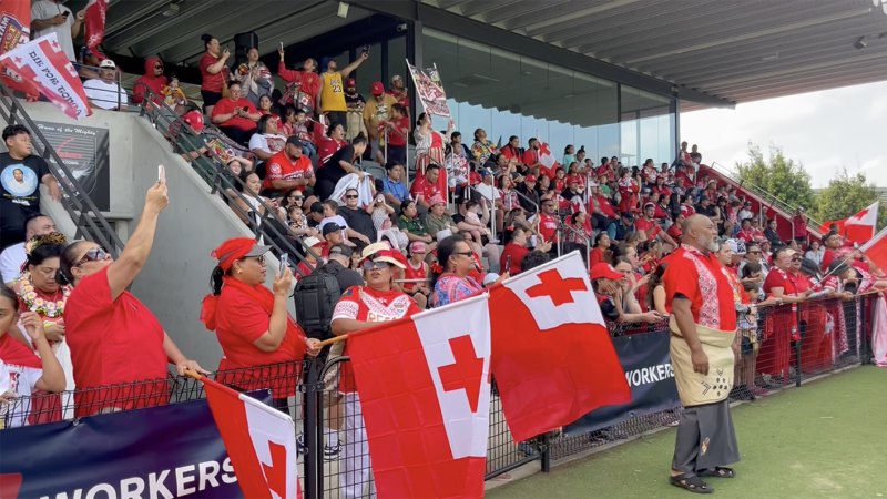 Tongan fans sing Himi #114 at training session