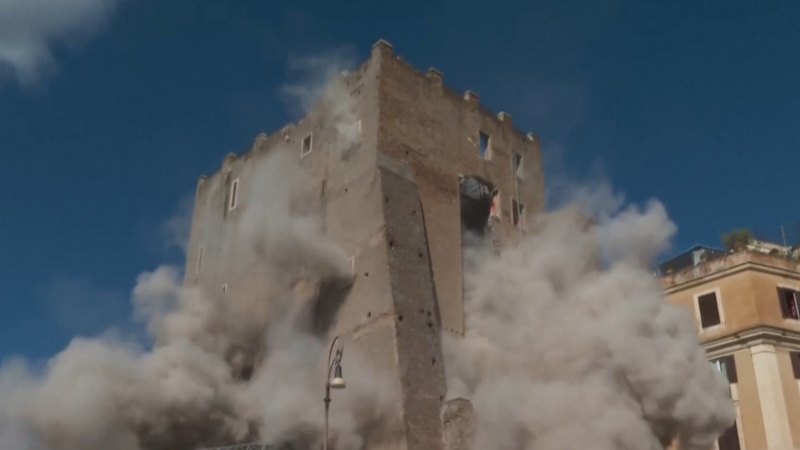Worker trapped in rubble of collapsed tower in Rome