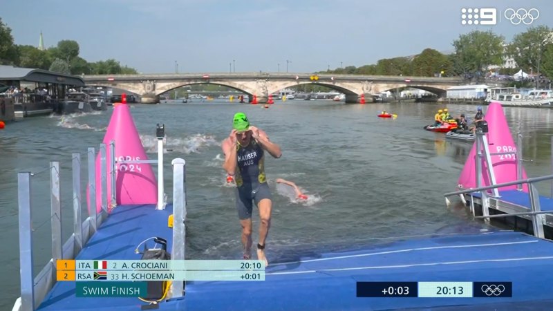 Aussie emerges from Seine in lead group