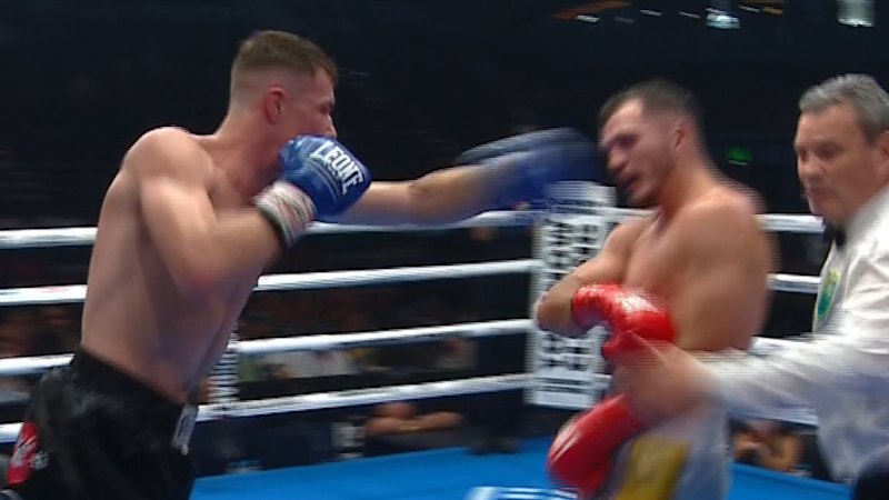 'Titanic battle': Aussie duo dazzle in the ring
