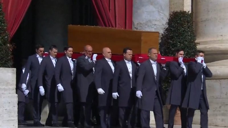 Pope’s coffin arrives at final resting place in Santa Maria Maggiore