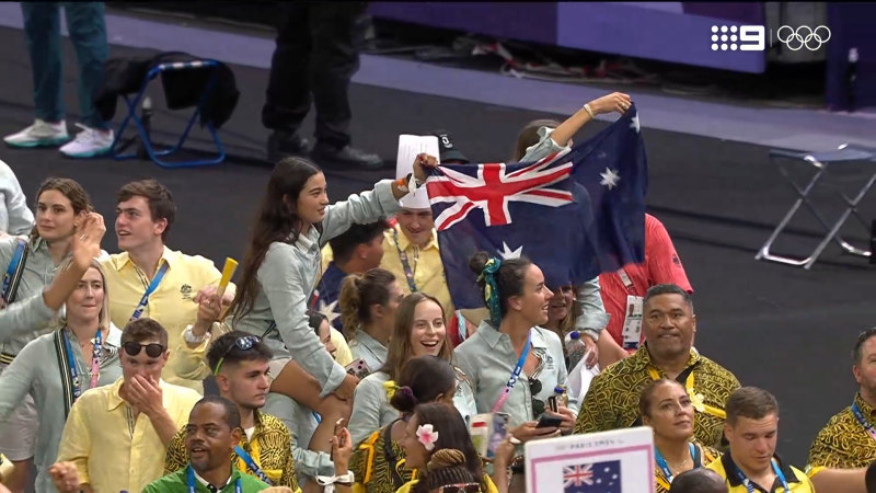 Aussie stars light up closing ceremony