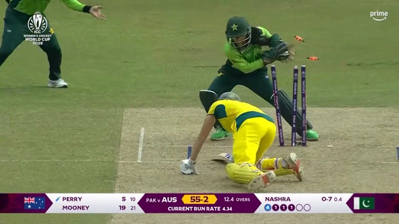 Perry stumped in disastrous Aussie innings