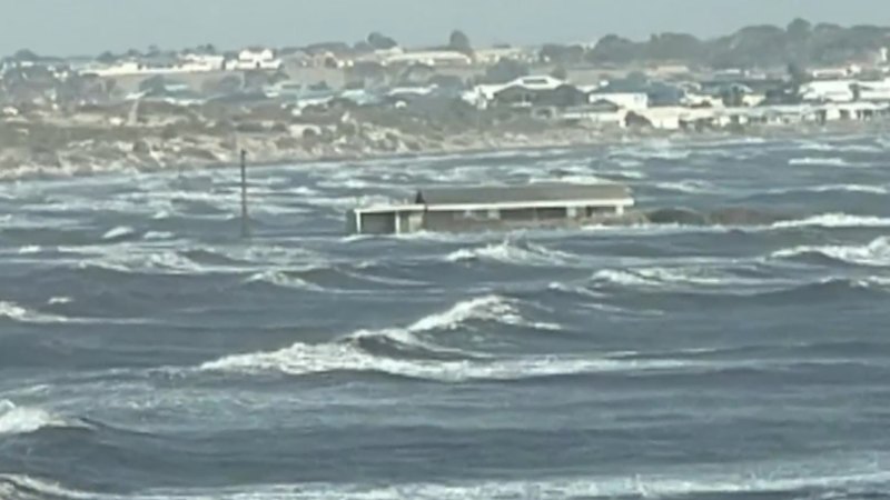 South Australia battered by biggest tidal surge in a decade