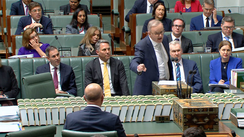 Rowdy start to Question Time