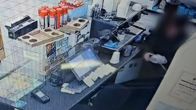 Deli worker threatened with sword during hold-up