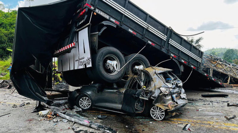 38 people die in a crash between a passenger bus and a truck in Brazil