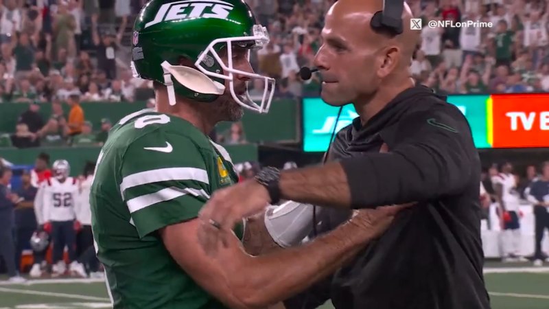 Aaron Rodgers awkward handshake