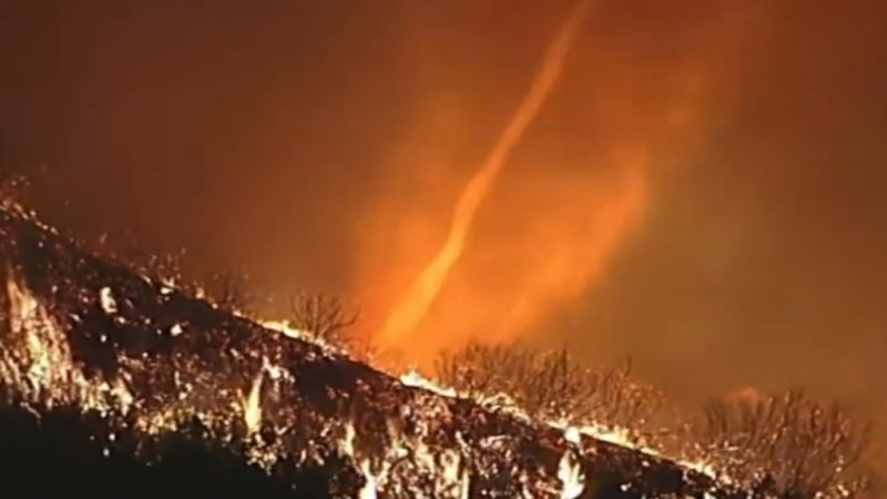 'Firenado' spotted during Los Angeles wildfires