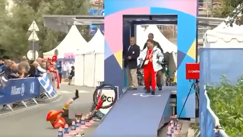 Horror crash in Paralympic cycling