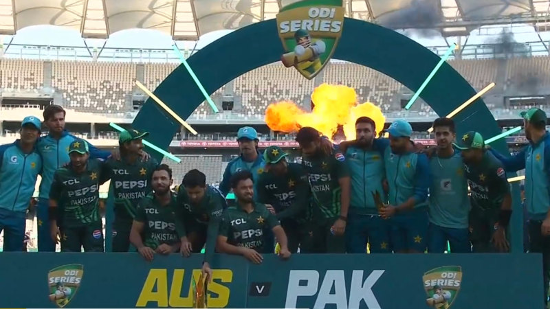 Pakistan stun Aussies in ODI series