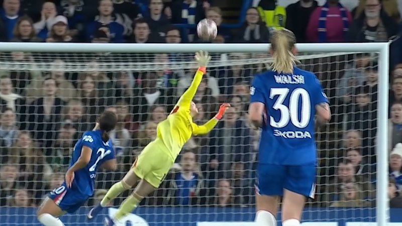 Arsenal keeper blocks Kerr thunderbolt