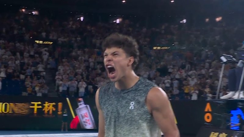 Shelton books a date with world No.2