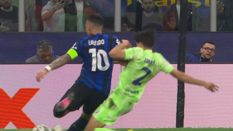 Barcelona blow up over penalty call