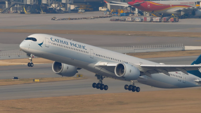 Cathay Pacific grounds planes due to engine problems