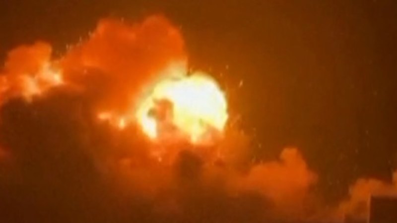 Pakistan has vowed to strike  back in response to Indian air strikes