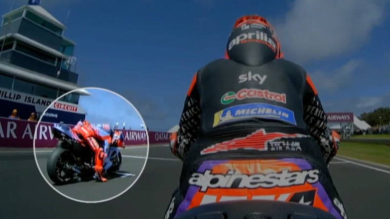 Marquez smokes tyre at the start