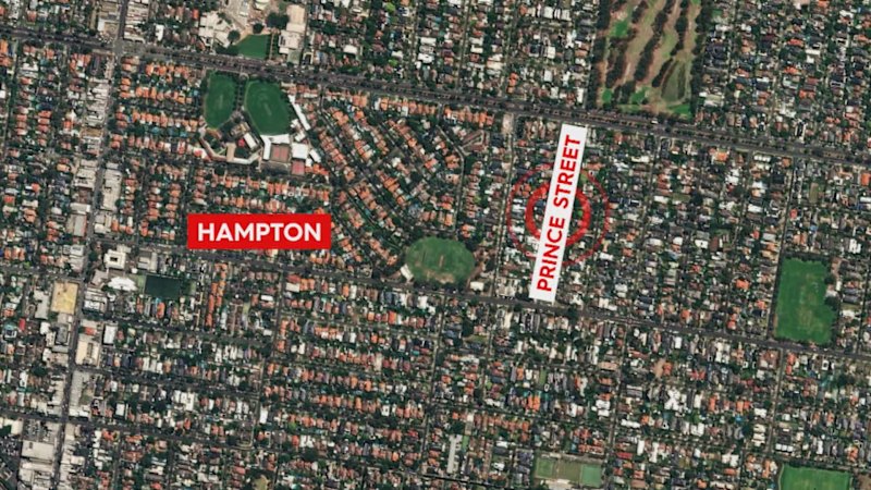 Gunman on the run in Melbourne