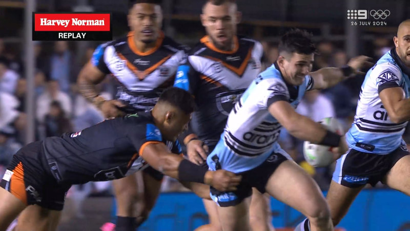 ‘Bad miss’ leads to early Sharks try