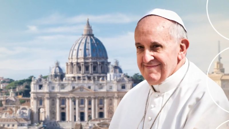 Crowds gather to pay respects to Pope Francis