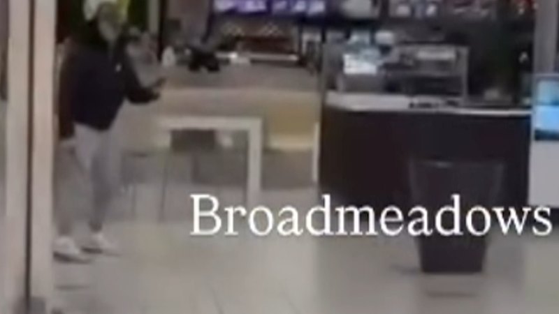 Knife fight breaks out at shopping centre in Melbourne