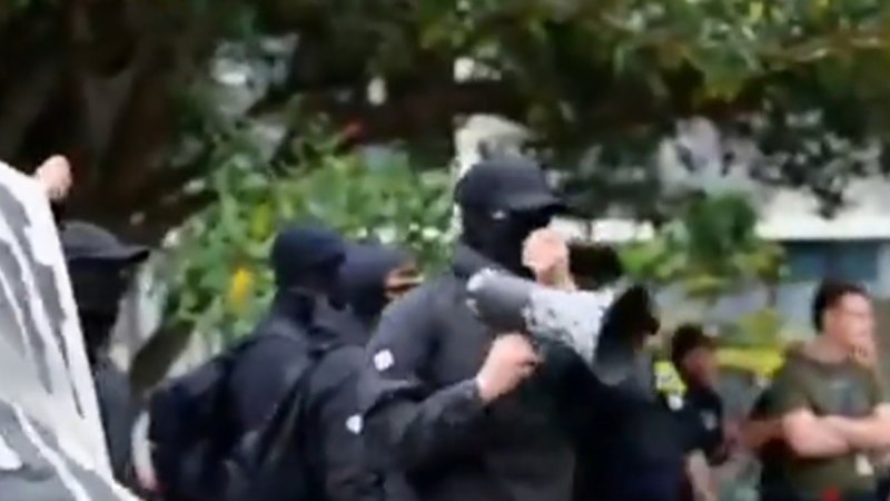 Neo-Nazis dispersed by police after clash at pro-refugee rally