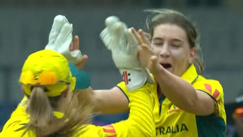 Sutherland's 'dream delivery' knocks over opener