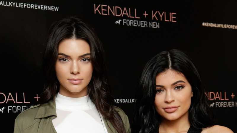 Alli Simpson dating Conrad Sewell and playing cupid with ...