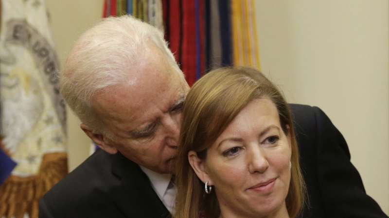 Us Vice President Joe Biden In New Creepy Photo With Wife Of Defence