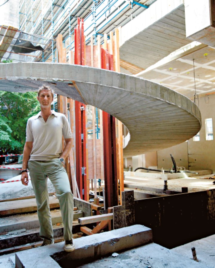 Hemmes in 2007 at The Ivy while it was under construction.