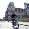 包括里沃利街(Rue de Rivoli)在内的中心街道几乎完全是自行车和行人专用的。