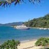 A boat arriving at the wharf in front of Daydream Island resort