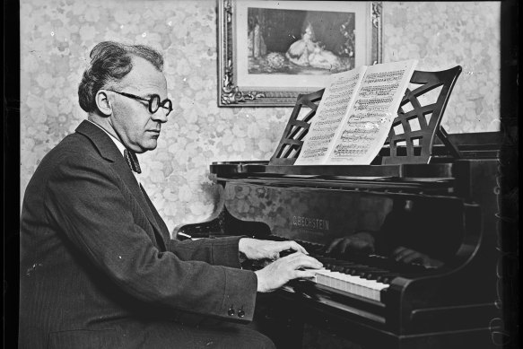 Wilhelm Backhaus playing piano, Sydney, 1930