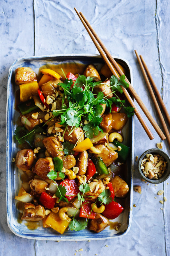 Stir-fry chicken or prawns with vegetables and brown rice is a filling lunch option.