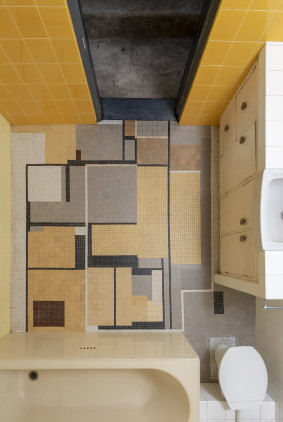 Margo Lewers’ Mondrian-inspired mosaic tiled bathroom.