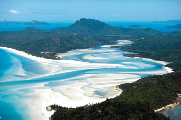 Hill Inlet is the true highlight of Whitsunday Island.
