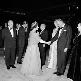 The Queen shakes Gough Whitlam's hand at Sydney Airport in 1970.