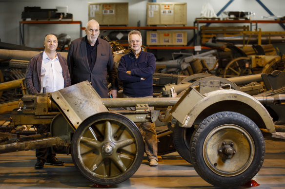 Producer John De Margheriti, director Phillip Noyce, and screenwriter John Collee with a PaK 38 5cm anti-tank gun at the Australian War Memorial Treloar facility where they were conducting research for a film depicting the battles for Tobruk. 