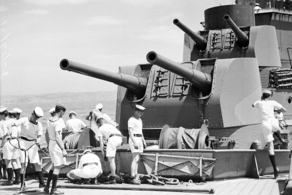 HMAS Perth in Sydney, 25 November  1941