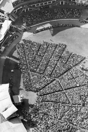 Aerial view of crowds arriving at Sydney Showground on 12 April 1959.