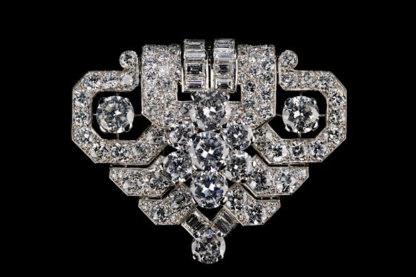 Late art deco period brooch. Cartier London, 1941.