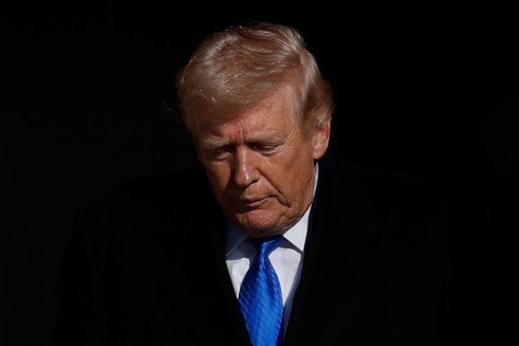 Il presidente Donald Trump ha compiuto una mossa strategica fissando il termine di 48 ore per bombardare le infrastrutture elettriche iraniane sabato mattina.