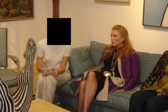 هذه صورة محذوفة بدون تاريخ، صدرت عن وزارة العدل الأمريكية، تظهر سارة فيرغسون في نيويورك.