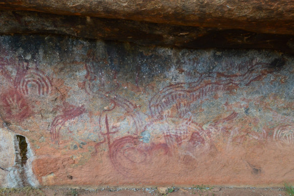 Walga Rock is etched with some of the oldest Aboriginal rock art paintings in WA.